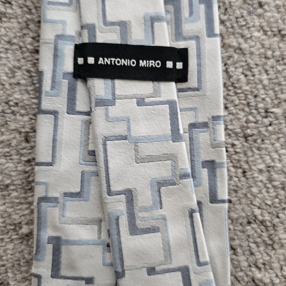 Gorgeous hard-to find vintage Antonio Miro Silk Tie- 100% silk